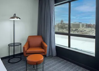 Courtyard by Marriott Jefferson City hotel thumbnail 5