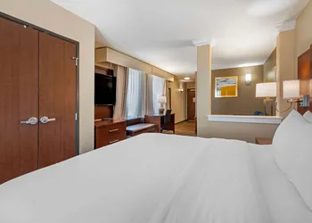 Comfort Suites Broomfield-Boulder/Interlocken hotel thumbnail 6