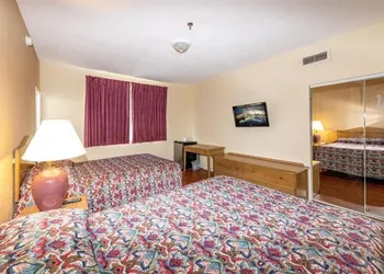 Ocean Beach Suites hotel thumbnail 2