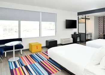 Aloft North Kansas City hotel thumbnail 6