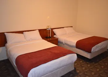 Two Hills Inn hotel thumbnail 4