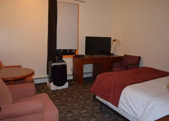 Two Hills Inn hotel thumbnail 7