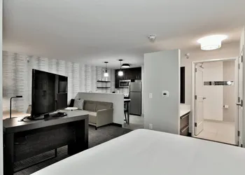 Residence Inn by Marriott Eau Claire hotel thumbnail 5