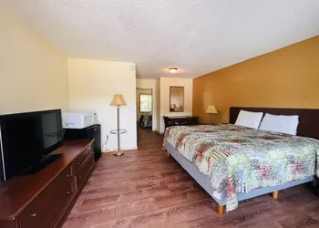 Countryside Inn hotel thumbnail 8
