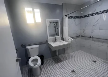 La Perla Motel hotel thumbnail 5
