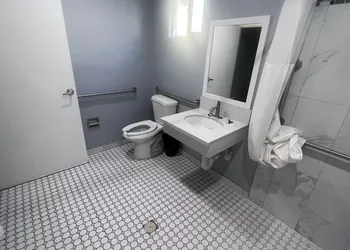 La Perla Motel hotel thumbnail 6