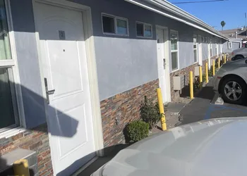 La Perla Motel hotel thumbnail 8