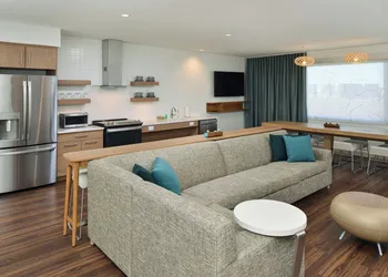 Element North Kansas City hotel thumbnail 3