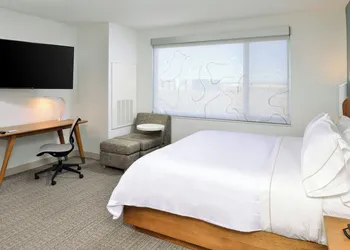 Element North Kansas City hotel thumbnail 8