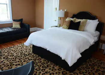 The Hugh Boutique B&B hotel thumbnail 2