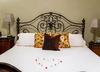 Decatur CourtHouse Suites hotel thumbnail 2