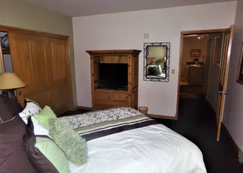 BBCS Black Bear Lodge Deluxe 2Bed 2Bath hotel thumbnail 5
