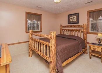 Sojourner's Lodge & Log Cabin Suites hotel thumbnail 4