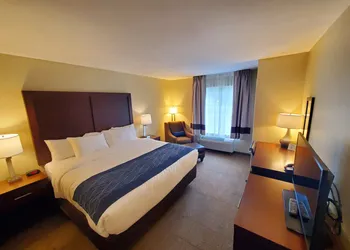 Comfort Inn & Suites Munising-Lakefront hotel thumbnail 6