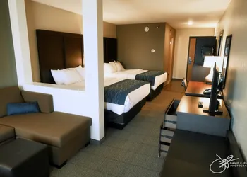 Comfort Inn & Suites Munising-Lakefront hotel thumbnail 8