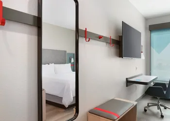 avid hotel Kalamazoo East by IHG hotel thumbnail 7
