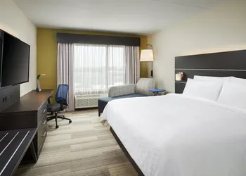 Holiday Inn Express & Suites Windsor East - Lakeshore by IHG hotel thumbnail 4