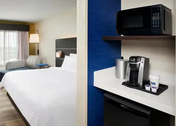 Holiday Inn Express & Suites Windsor East - Lakeshore by IHG hotel thumbnail 8