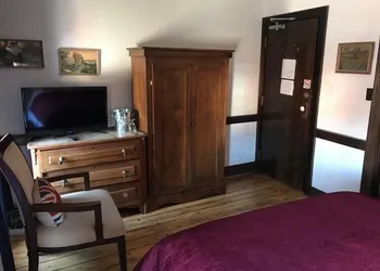 The Olde Angel Inn hotel thumbnail 3