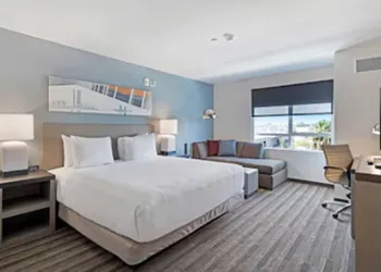 Hyatt House LA - University Medical Center hotel thumbnail 3