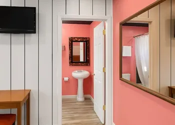 Casa Valentine Inn - Los Angeles hotel thumbnail 2
