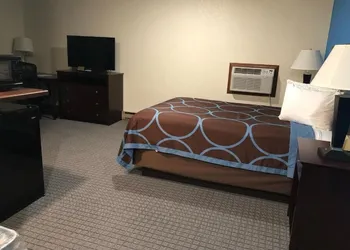 AmeriVu Inn & Suites hotel thumbnail 3