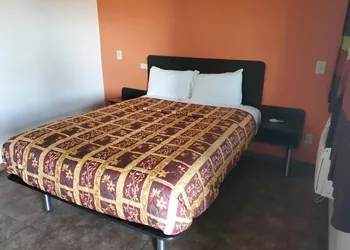 High Desert Inn hotel thumbnail 3