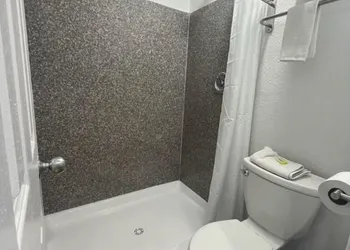 High Desert Inn hotel thumbnail 7