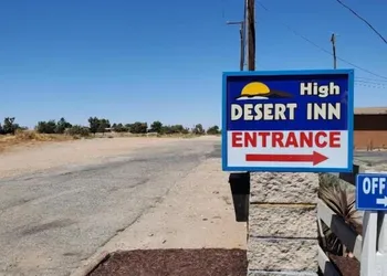 High Desert Inn hotel thumbnail 8