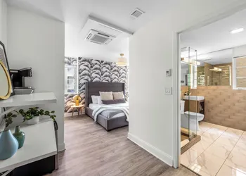 Luxuri Suites hotel thumbnail 5
