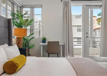 Luxuri Suites hotel thumbnail 8