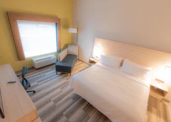Holiday Inn Express & Suites Dayton East - Beavercreek by IHG hotel thumbnail 8