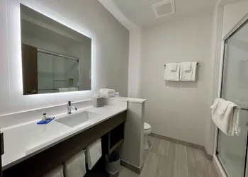 Holiday Inn Express & Suites Ft. Smith Airport by IHG hotel thumbnail 7