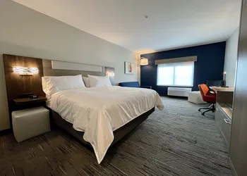 Holiday Inn Express & Suites Ft. Smith Airport by IHG hotel thumbnail 8