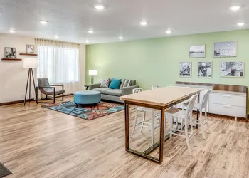 Woodspring Suites West Des Moines hotel thumbnail 4