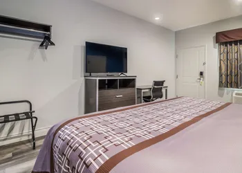 Studio 6 Deer Park, TX hotel thumbnail 6