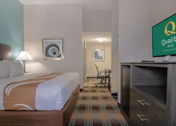 Quality Inn Roseville-Detroit North hotel thumbnail 4