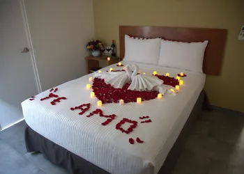 AM Hotel & Plaza hotel thumbnail 5