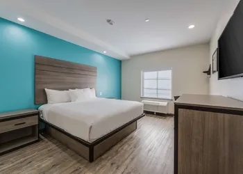 Red Lion Inn & Suites Katy hotel thumbnail 7