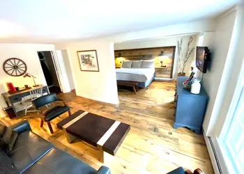 Farm Road Estate hotel thumbnail 3