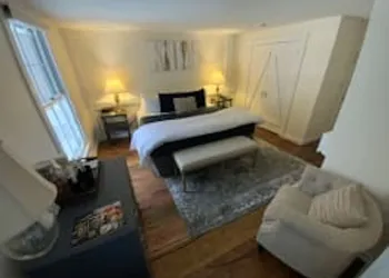 Farm Road Estate hotel thumbnail 4