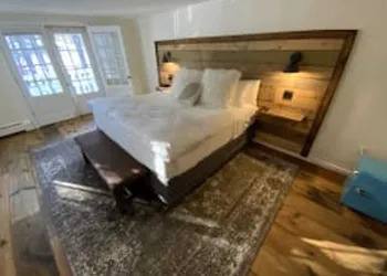 Farm Road Estate hotel thumbnail 6