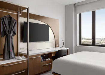 Marriott New York JFK Airport hotel thumbnail 3