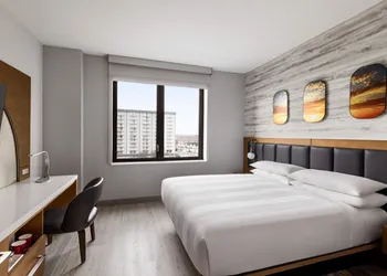 Marriott New York JFK Airport hotel thumbnail 4