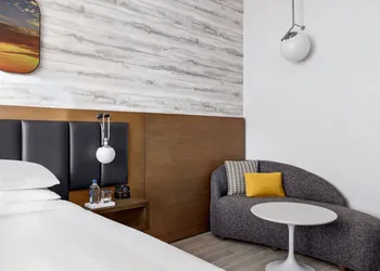 Marriott New York JFK Airport hotel thumbnail 5