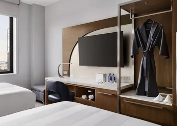 Marriott New York JFK Airport hotel thumbnail 7