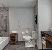 Courtyard by Marriott Hamilton hotel detail image 7