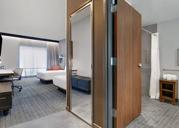 Courtyard by Marriott Hamilton hotel thumbnail 8