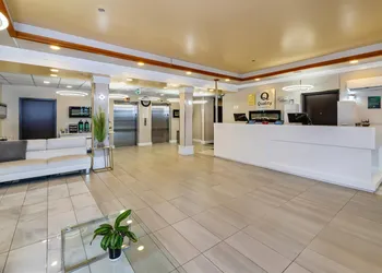 Quality Inn Sunshine Suites hotel thumbnail 2