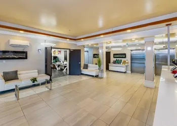 Quality Inn Sunshine Suites hotel thumbnail 4